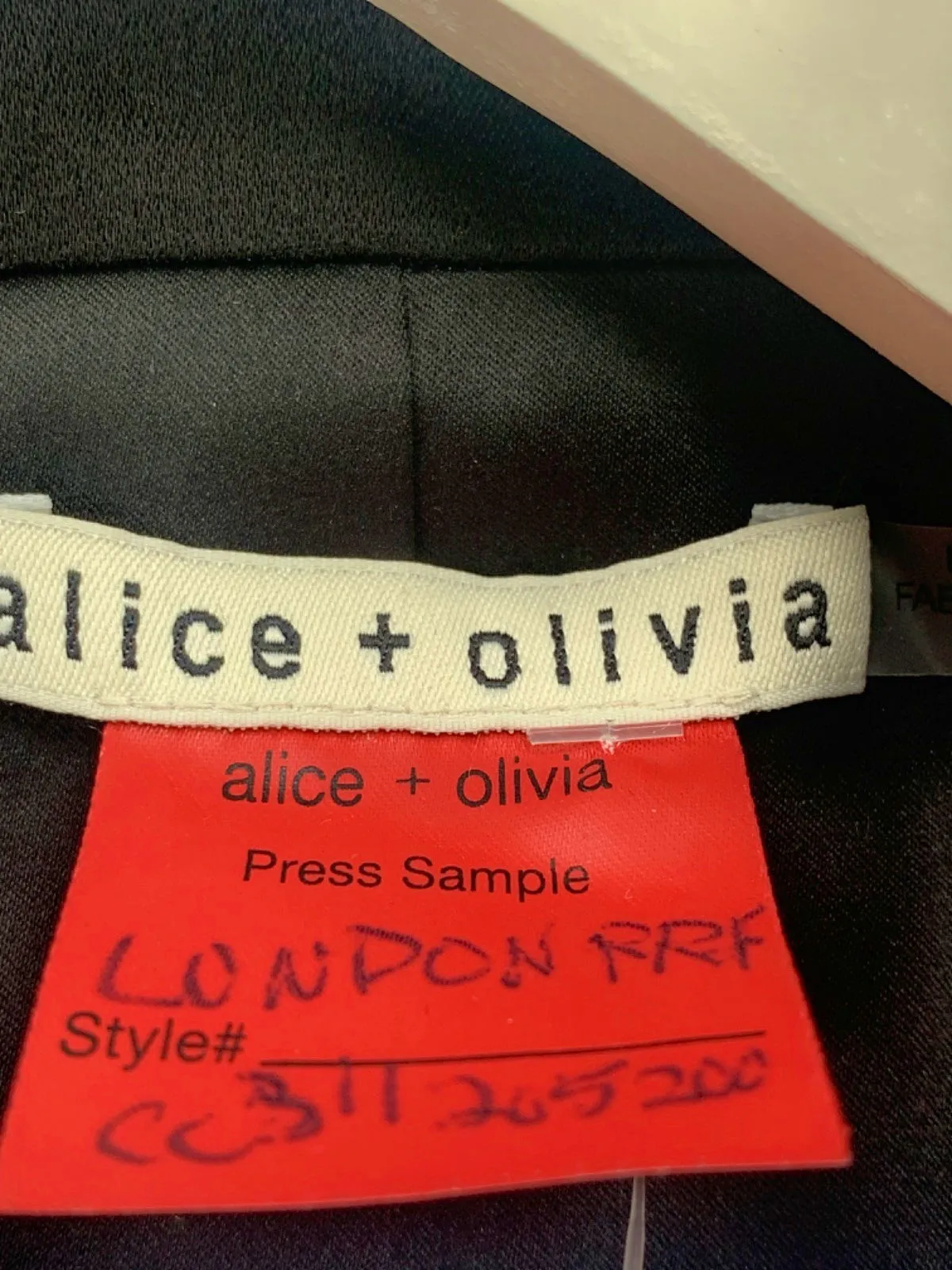 Alice   Olivia Black Cropped Blazer UK S
