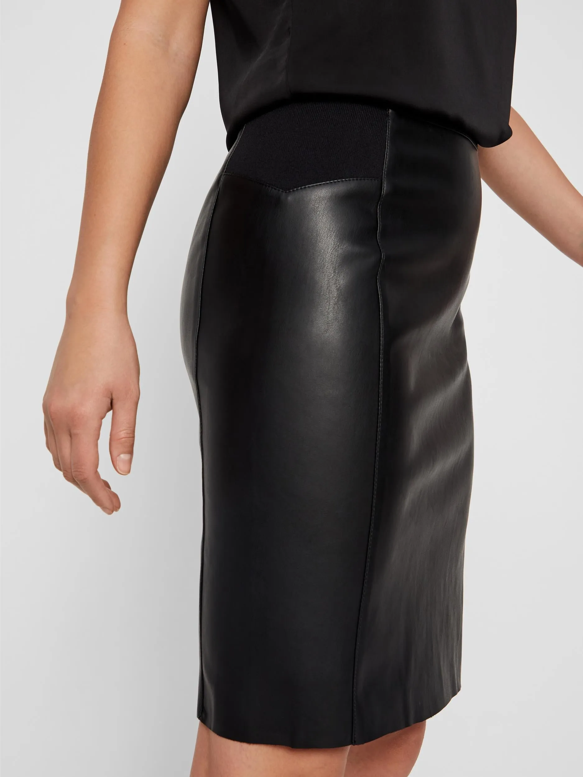 Buttersia High Waisted Coated Skirt - Black