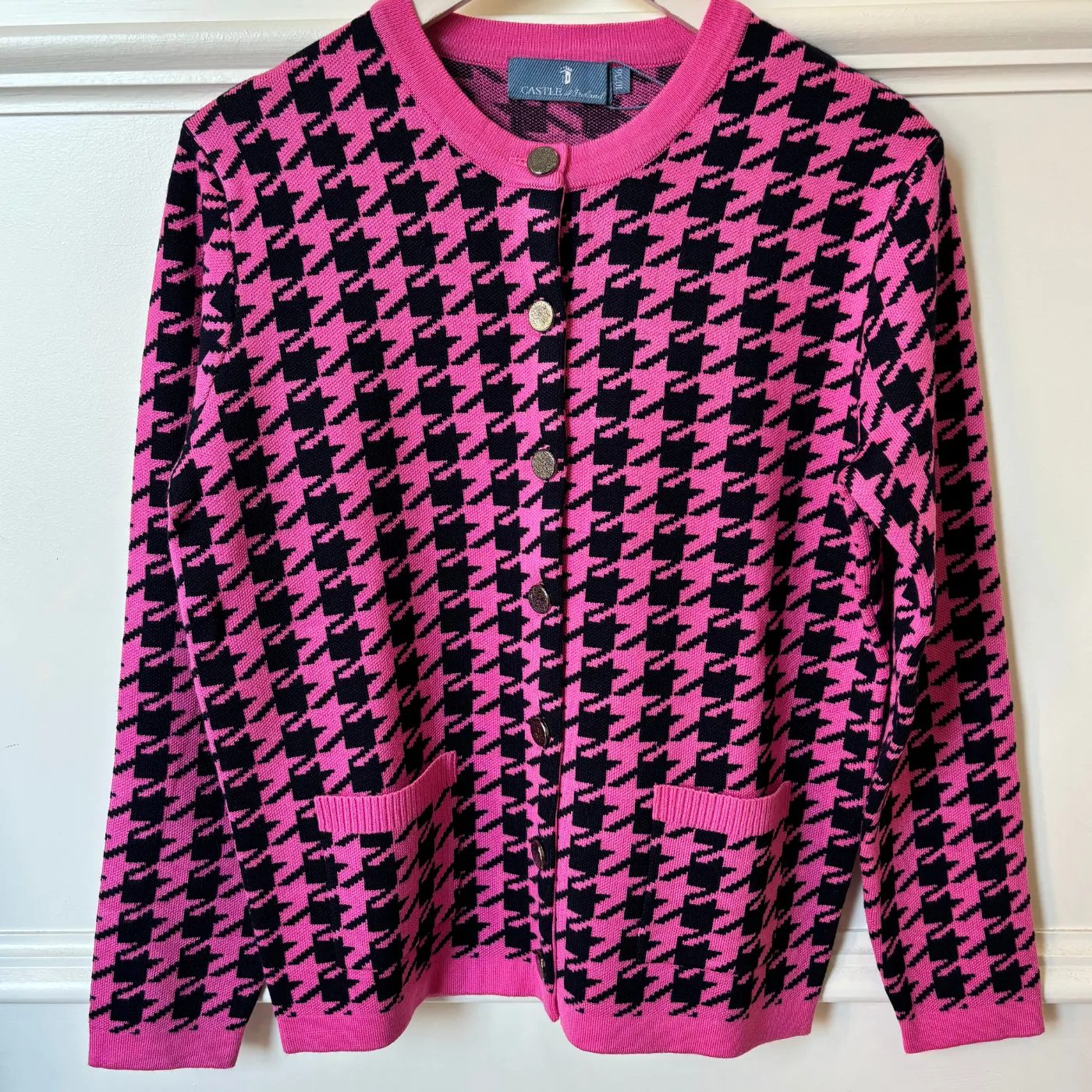 Castle Of Ireland Two Tone Buttoned Jacket | Pink / Crayola