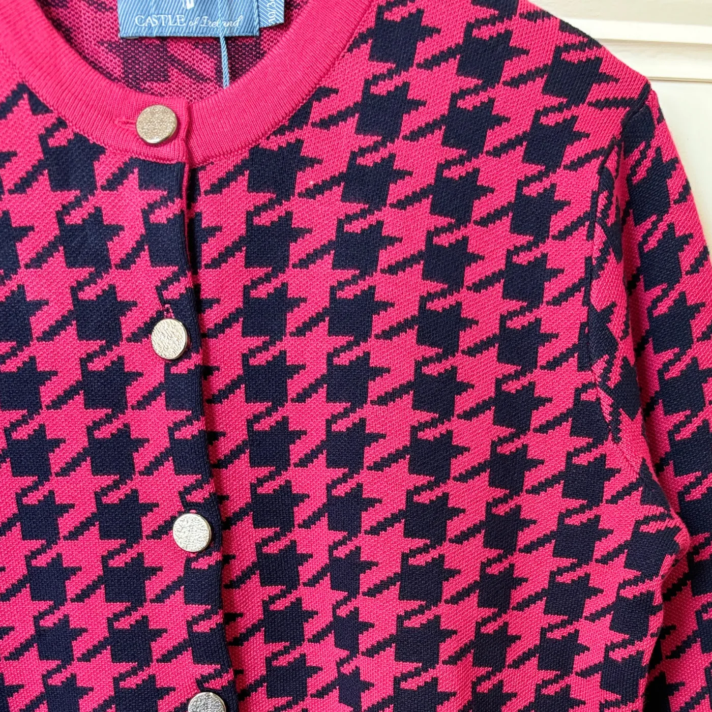Castle Of Ireland Two Tone Buttoned Jacket | Pink / Crayola