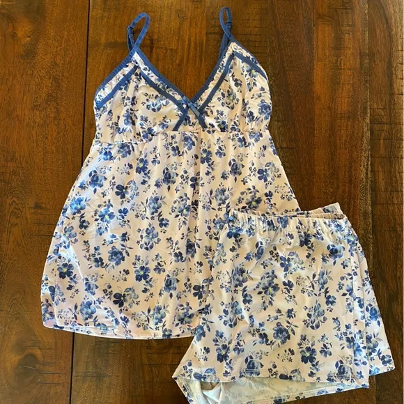 Floral Blue and White Sleepwear Set