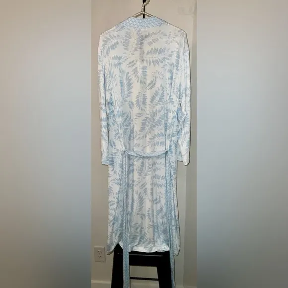Hale Bob mid-length robe - size medium - so soft! Bamboo and Spandex - NWT