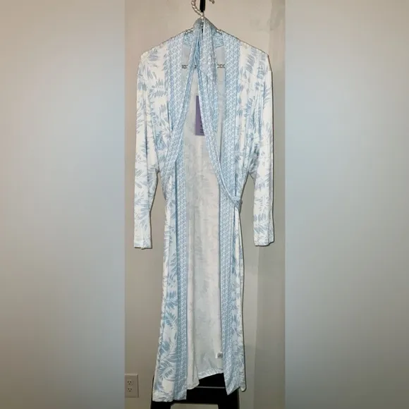 Hale Bob mid-length robe - size medium - so soft! Bamboo and Spandex - NWT