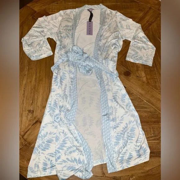 Hale Bob mid-length robe - size medium - so soft! Bamboo and Spandex - NWT