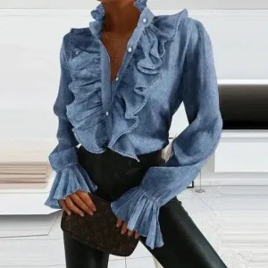 Hannie - Blouse with ruffles and long sleeves.
