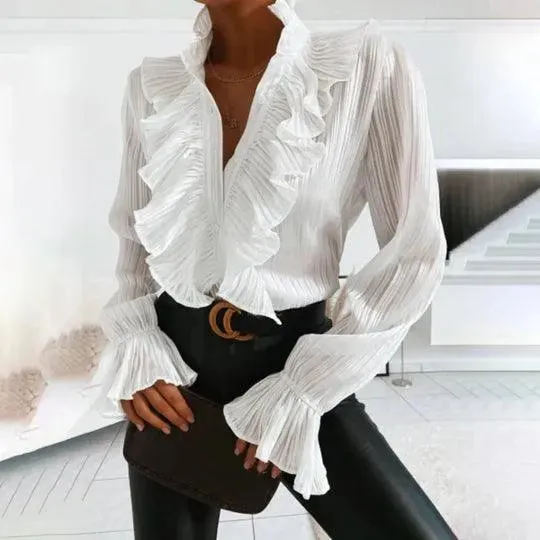 Hannie - Blouse with ruffles and long sleeves.