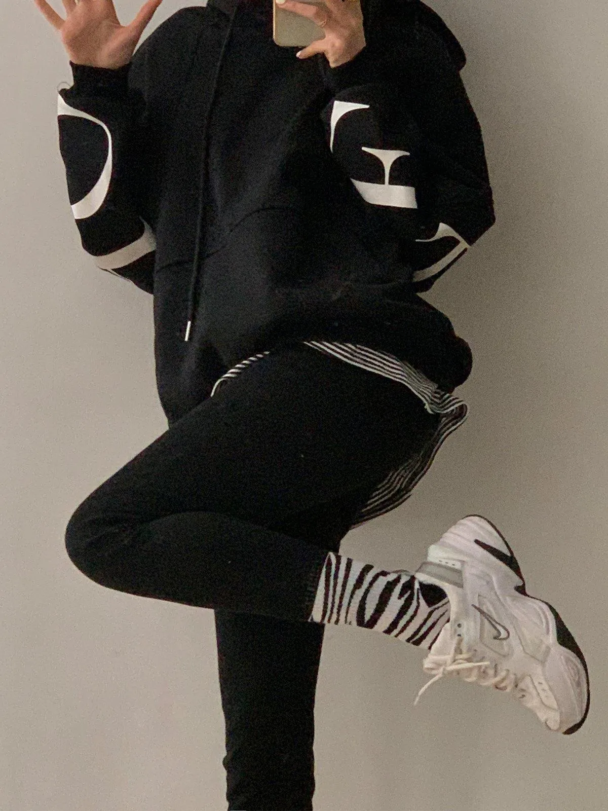 Letter Logo Loose Hoodie - Black