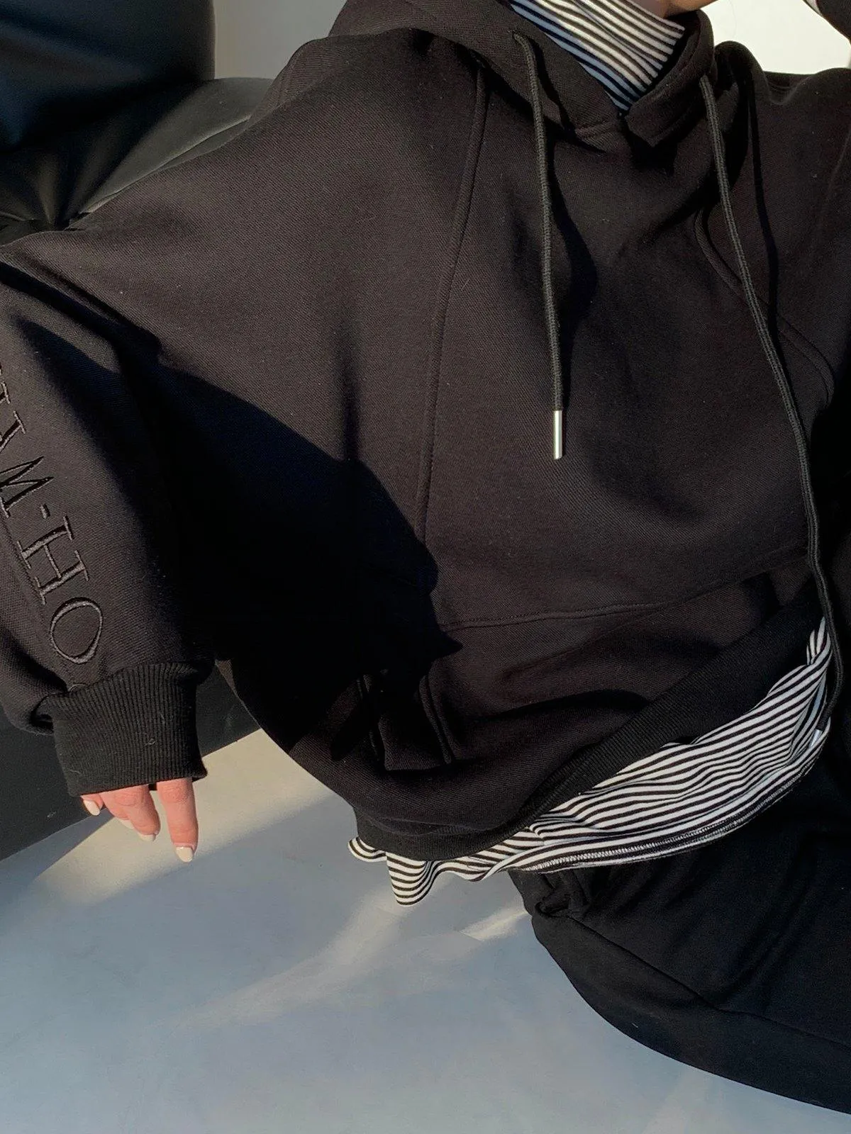 Letter Logo Loose Hoodie - Black