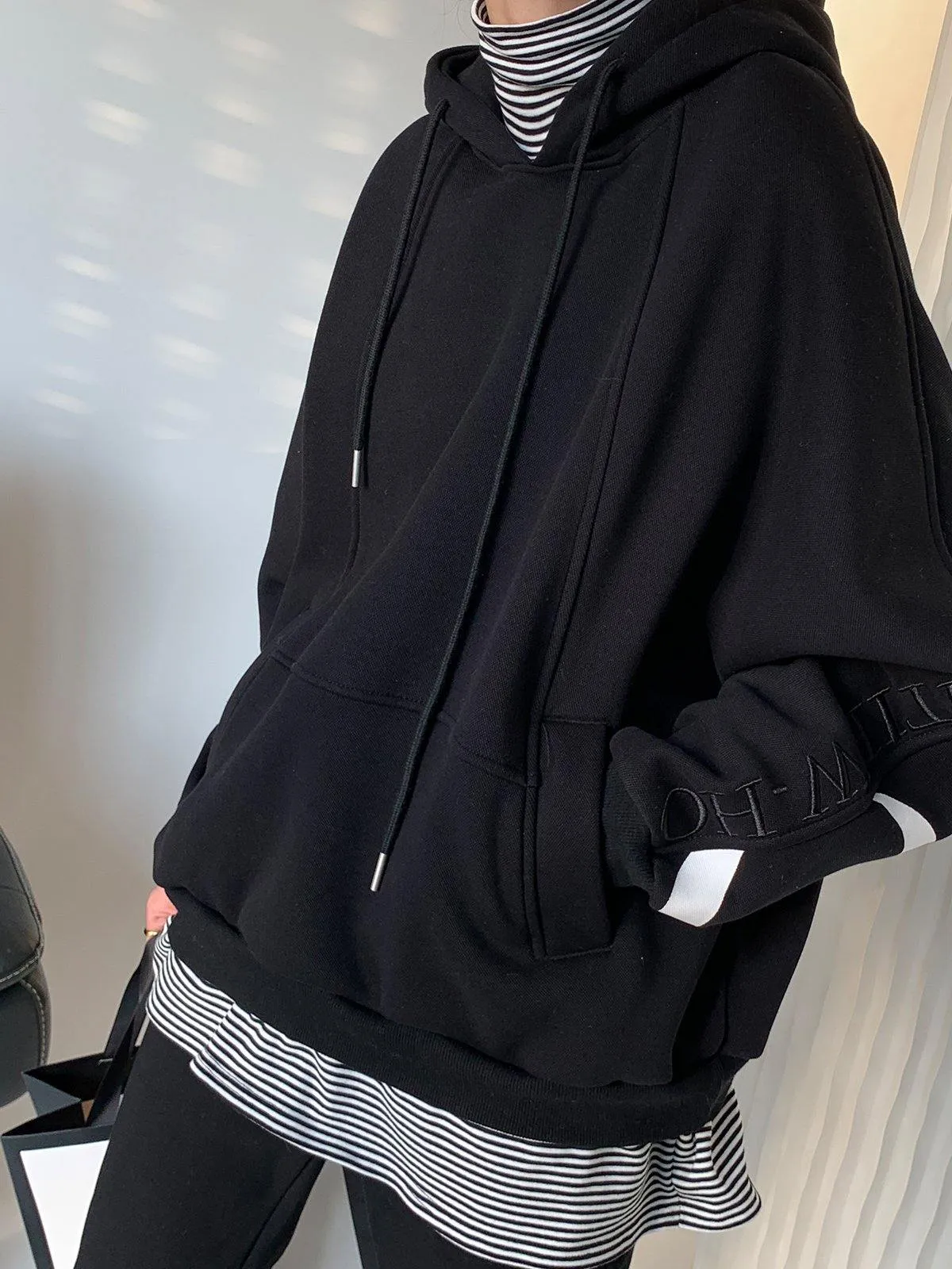 Letter Logo Loose Hoodie - Black