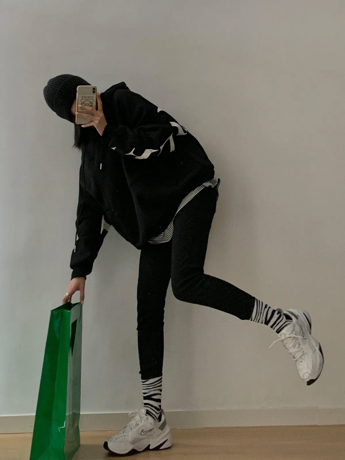 Letter Logo Loose Hoodie - Black