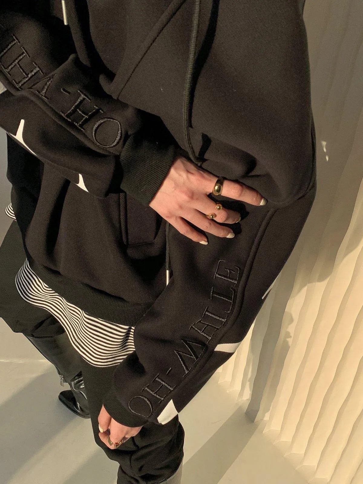 Letter Logo Loose Hoodie - Black
