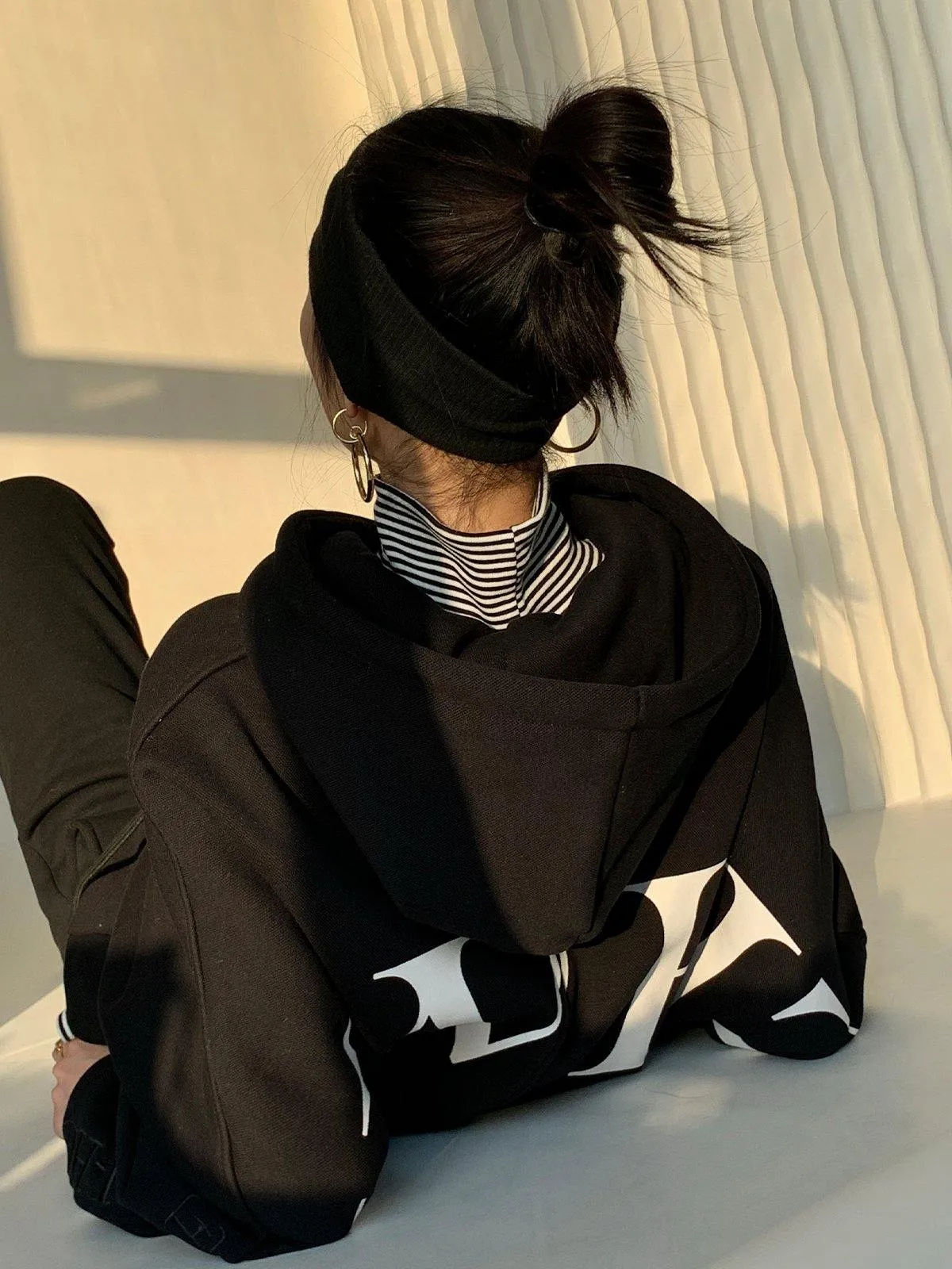 Letter Logo Loose Hoodie - Black