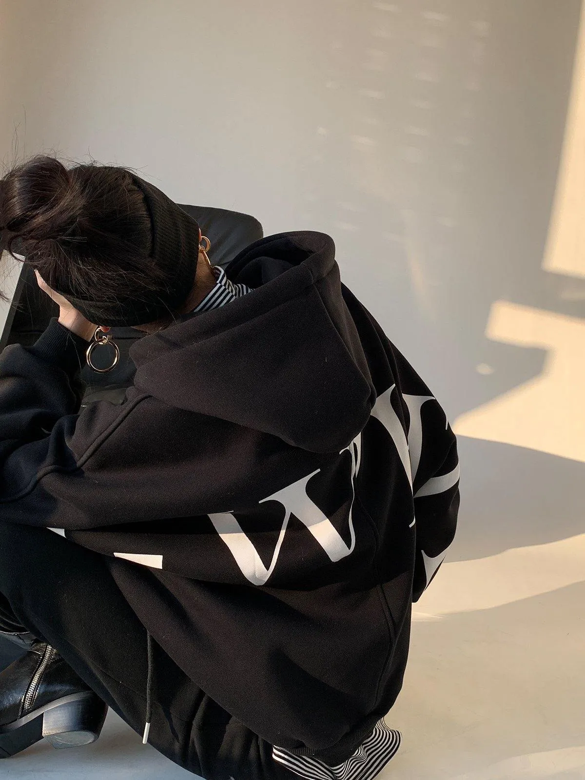 Letter Logo Loose Hoodie - Black