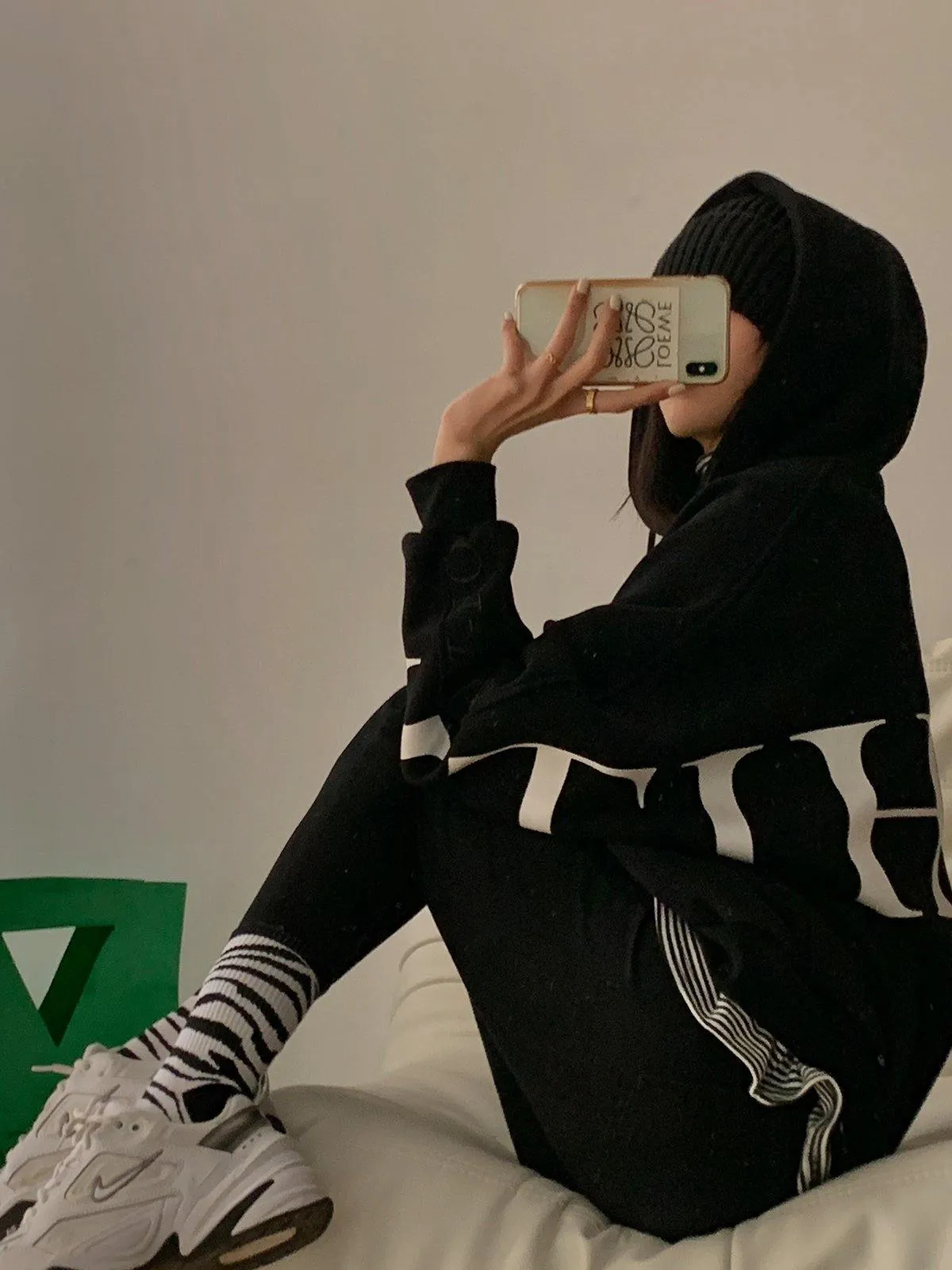 Letter Logo Loose Hoodie - Black