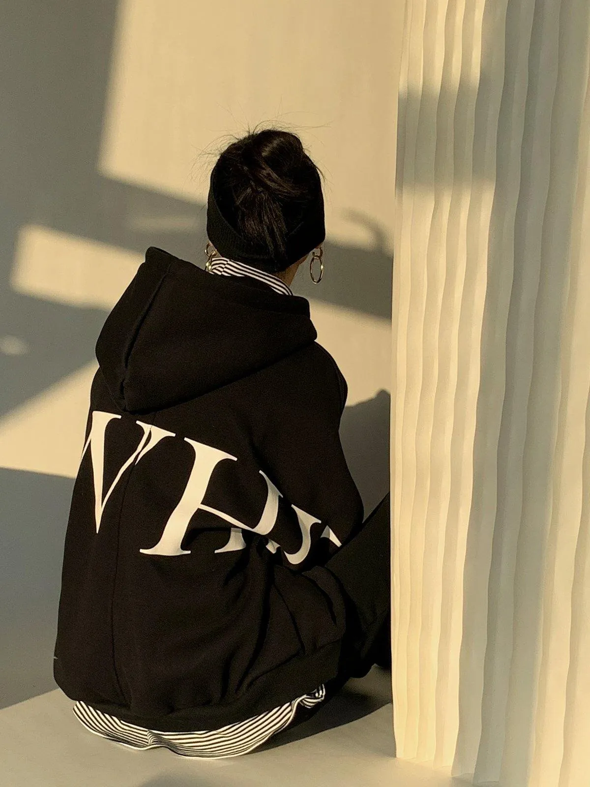 Letter Logo Loose Hoodie - Black