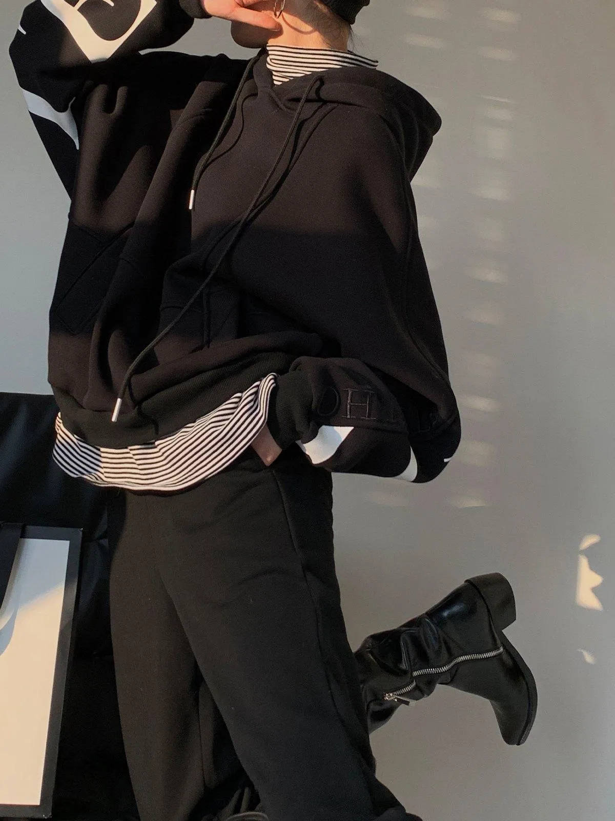Letter Logo Loose Hoodie - Black