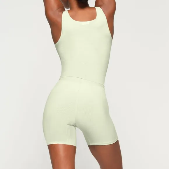 NWT SKIMS SOFT LOUNGE BOXERS IN HONEYDEW SIZE XS