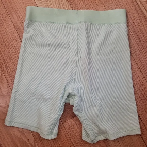 NWT SKIMS SOFT LOUNGE BOXERS IN HONEYDEW SIZE XS