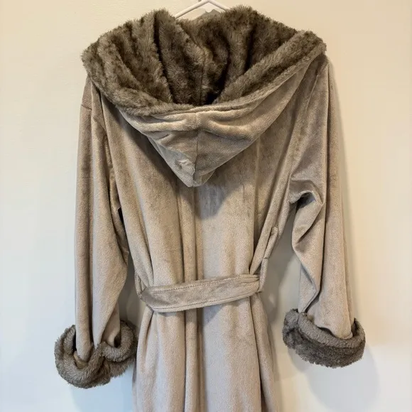 Pottery Barn Faux Fur Ombré Robe Grey Hooded Warm Loungewear Sleepwear Luxury
