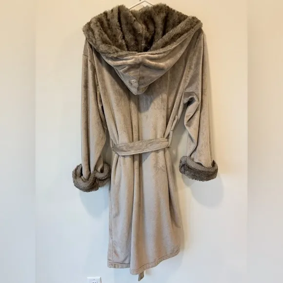 Pottery Barn Faux Fur Ombré Robe Grey Hooded Warm Loungewear Sleepwear Luxury