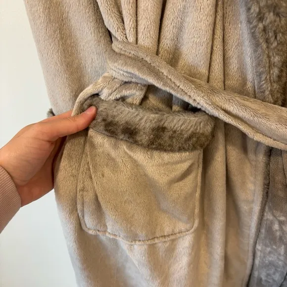 Pottery Barn Faux Fur Ombré Robe Grey Hooded Warm Loungewear Sleepwear Luxury