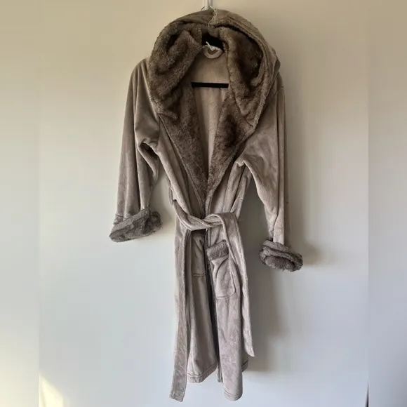 Pottery Barn Faux Fur Ombré Robe Grey Hooded Warm Loungewear Sleepwear Luxury