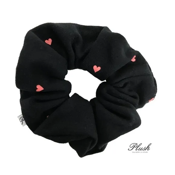 REVOLVE x PLUSH Cozy Heart Soft Fleece-Lined Robe   Scrunchie Set, Black M NWT